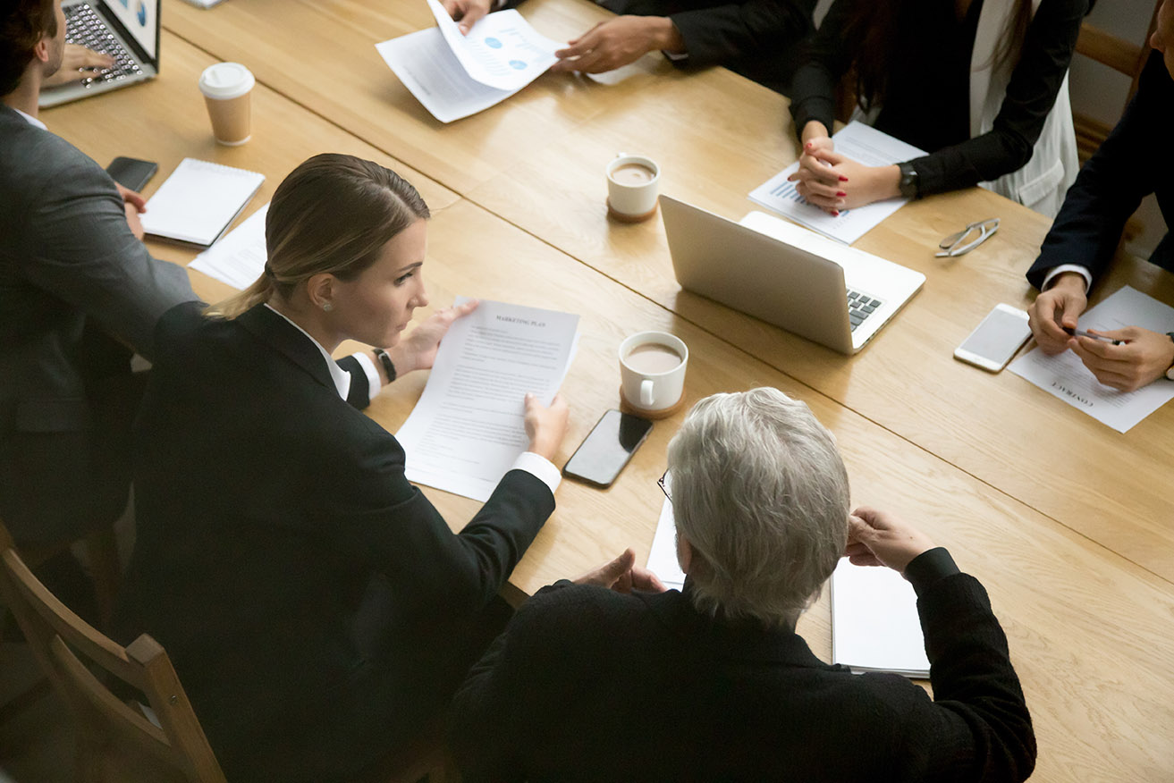 Abogados laboralistas: Características del contrato mercantil